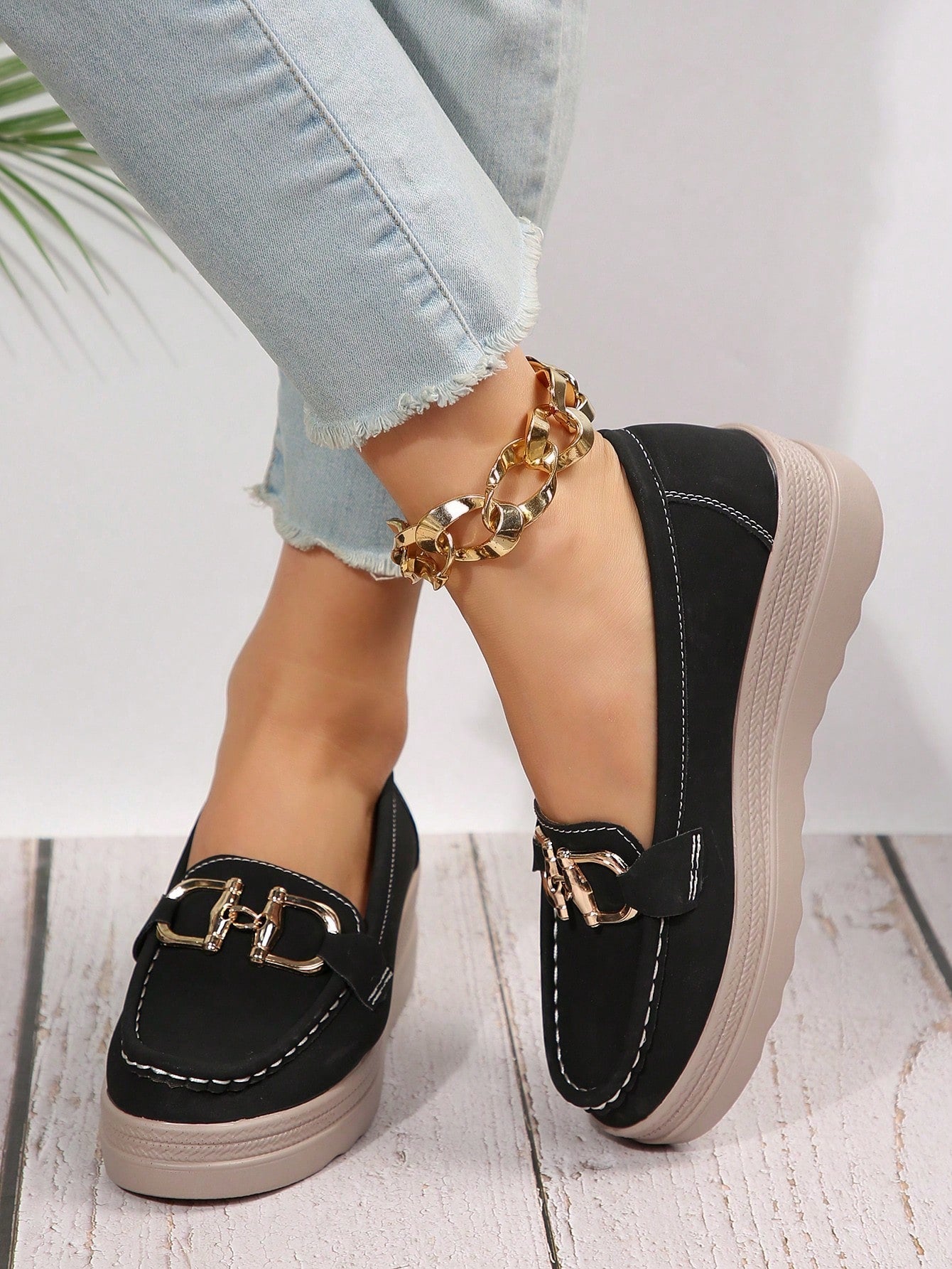 Women's Elegant Loafers with Metal Accent